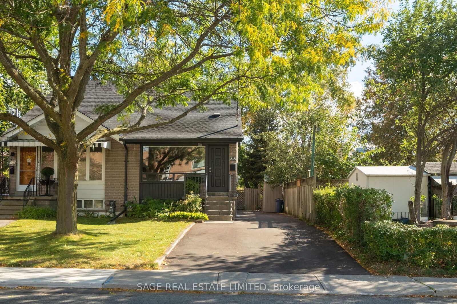 Property Photo:  35 Chapman Avenue  ON M4B 1C4 