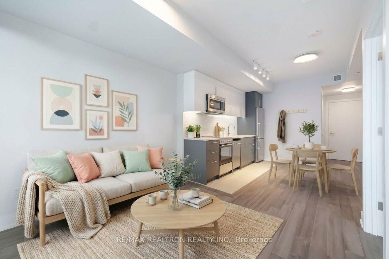 Property Photo: 2525 Bathurst Street 705 ON M6B 2Y9