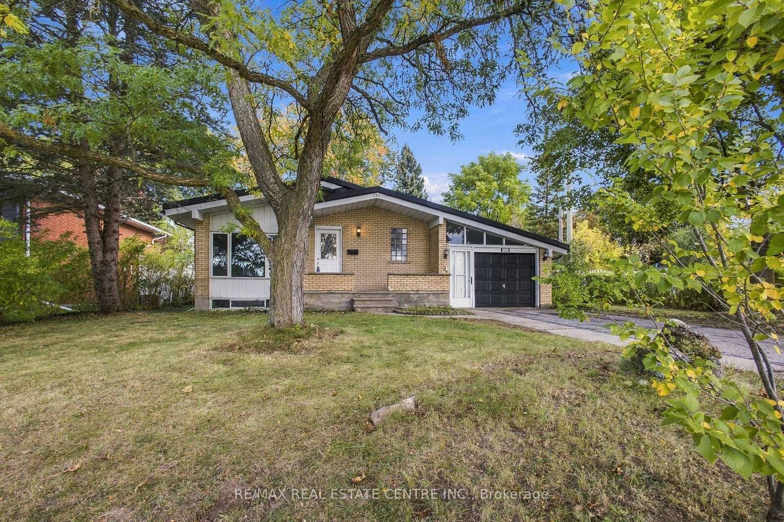 Property Photo:  246 Hillcrest Road  ON N3H 1B2 