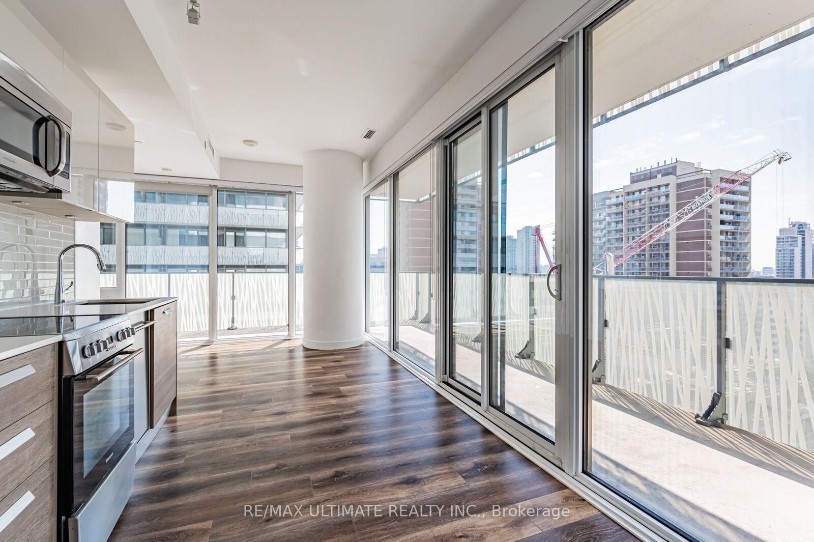 Property Photo:  42 Charles Street E 1402  ON M4Y 0B7 