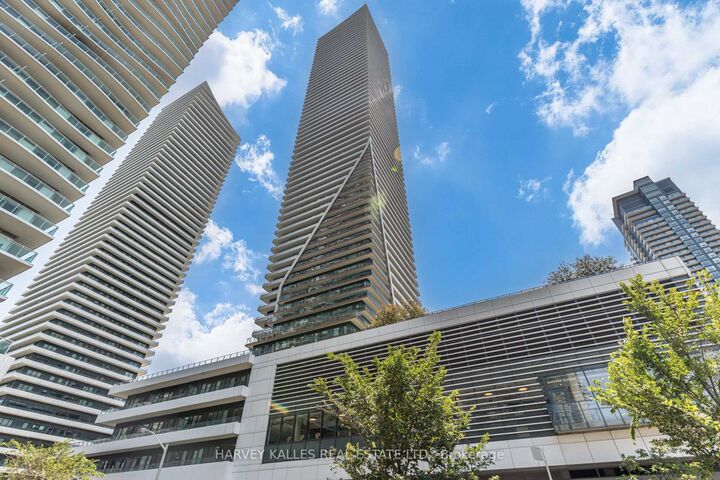 Property Photo:  30 Shore Breeze Drive 1822  ON M8V 0J1 