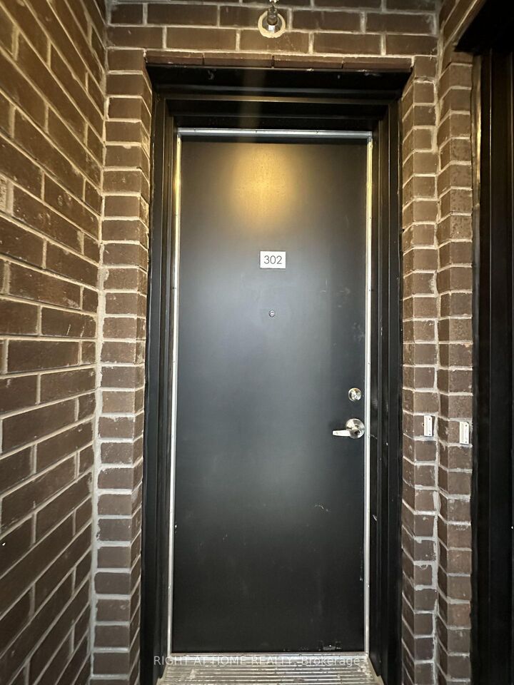 Property Photo:  755 Omega Drive 302  ON L1V 0H1 