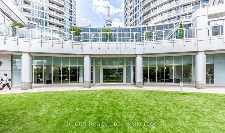 Property Photo:  208 Queens Quay 2501  ON M5J 2Y5 