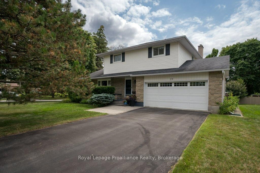 Property Photo:  29 Hope Crescent  ON K8P 4S3 
