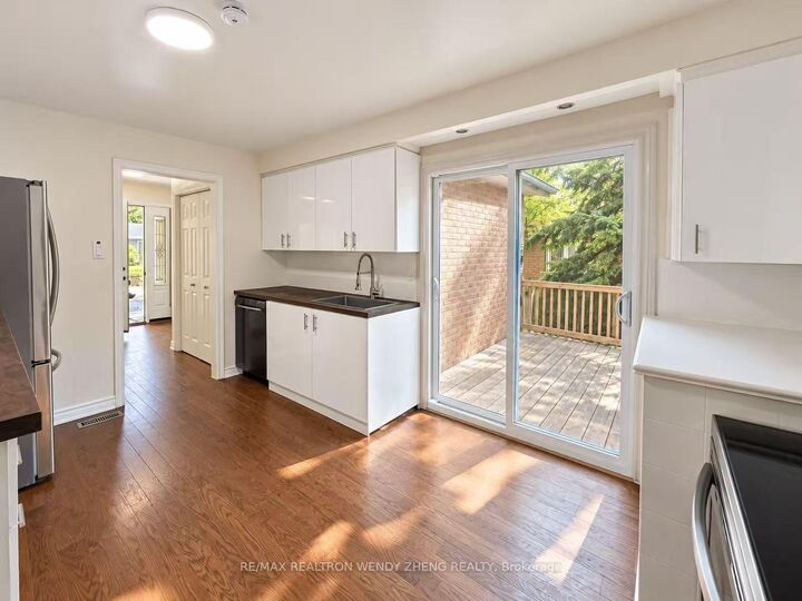 Property Photo:  16 Sir Constantine Drive Main  ON L3P 2X2 