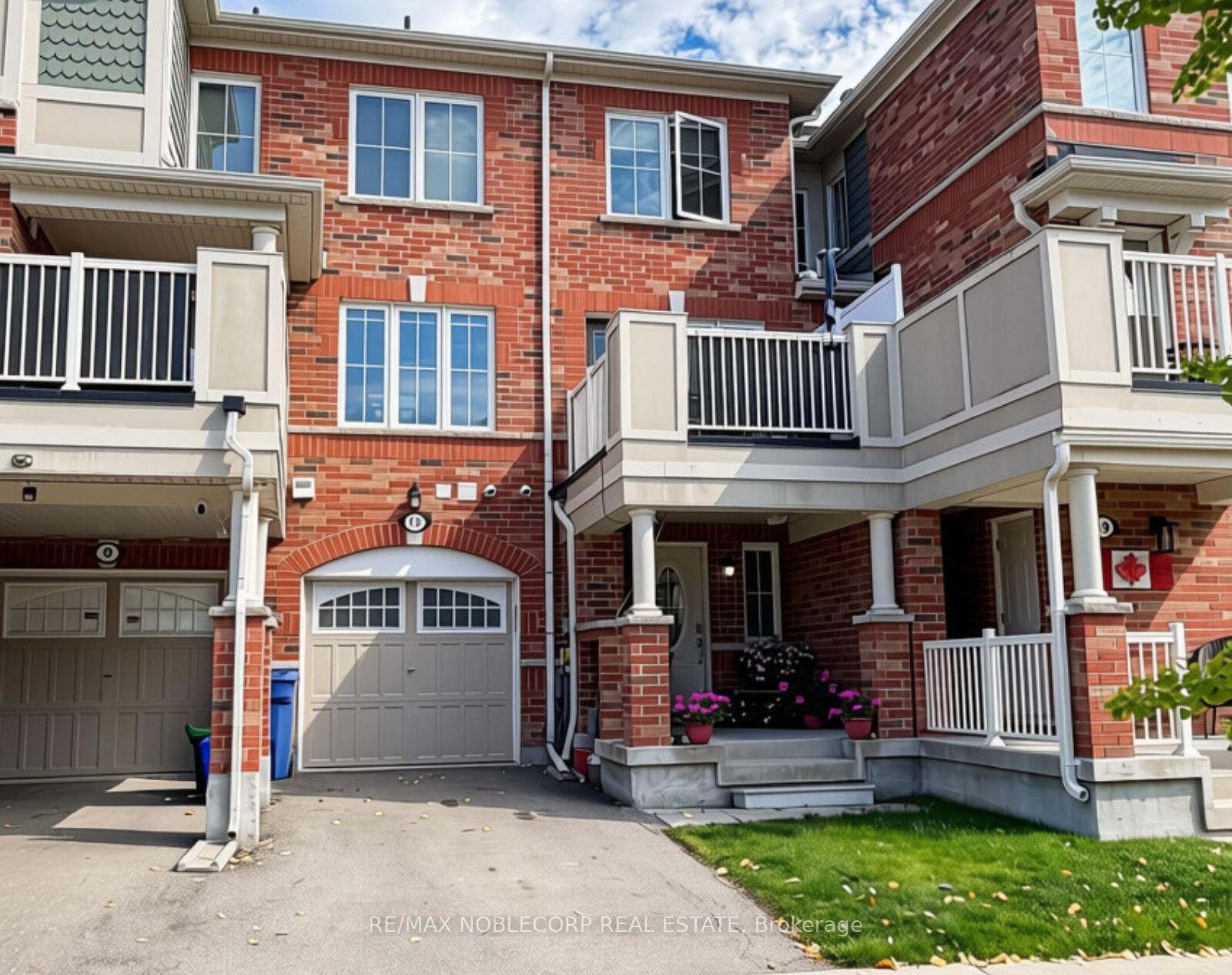 Property Photo:  15 Minlow Way  ON L4G 0Y2 