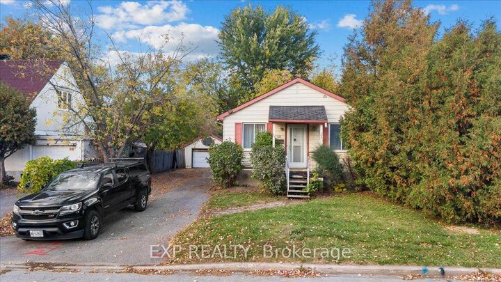 Property Photo:  137 Glynn Avenue  ON K1K 1S5 