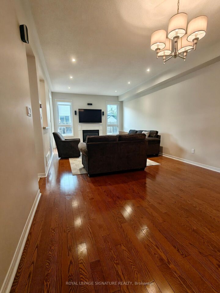 Property Photo:  116 Silverwood Circle  ON L1Z 0A2 