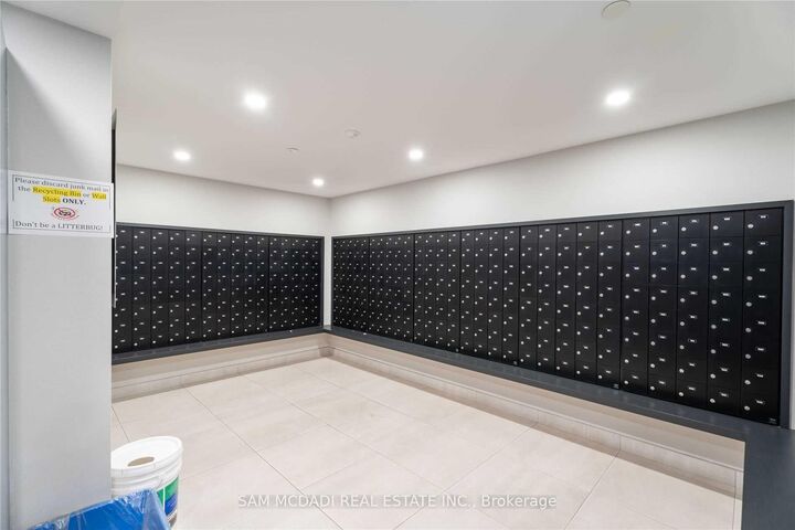 Property Photo:  4065 Confederation Parkway 514  ON L5B 0L4 
