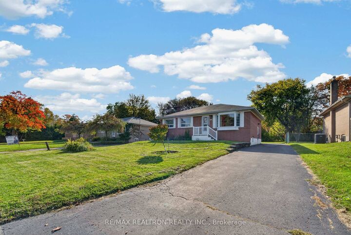 Property Photo:  32 Linton Avenue  ON L1T 2X6 