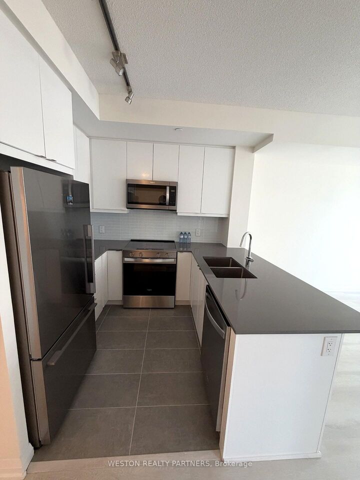 Property Photo:  3260 Sheppard Avenue 1705  ON M1T 0B5 