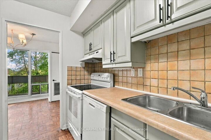 Property Photo:  1300 Marlborough Court 322  ON L6H 2S2 