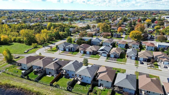 Property Photo:  110 Greenhill Lane B  ON K8N 0C7 