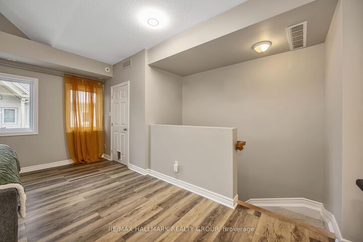 Property Photo: 1109 Stittsville Main Street L ON K2S 0C8