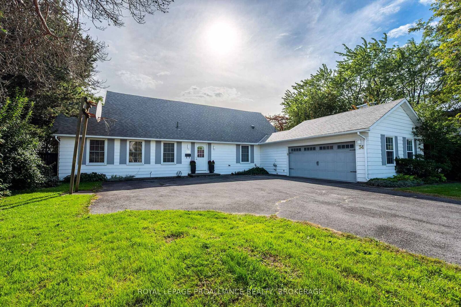 Property Photo:  34 Cambridge Crescent  ON K7N 1R3 