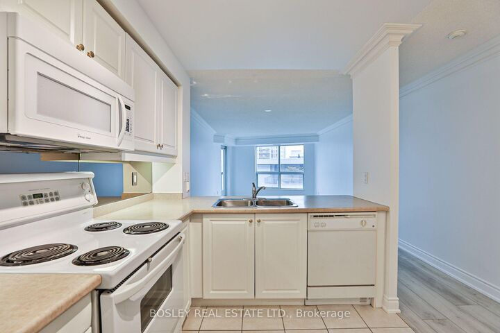 Property Photo: 2111 Lake Shore Boulevard W 1512 ON M8V 4B2