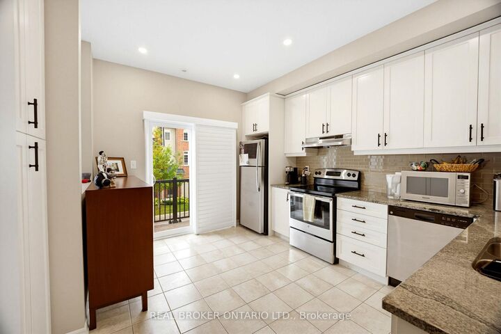 Property Photo:  1123 Haig Boulevard 2  ON L5E 2M6 