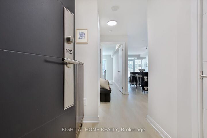 Property Photo:  525 Adelaide Street W 1623  ON M5V 0N7 