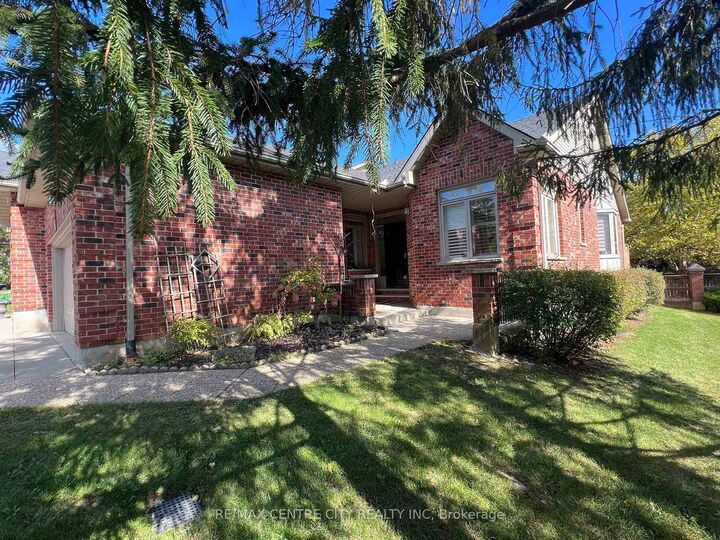 Property Photo:  400 Ambleside Drive 7  ON N6G 4Y7 