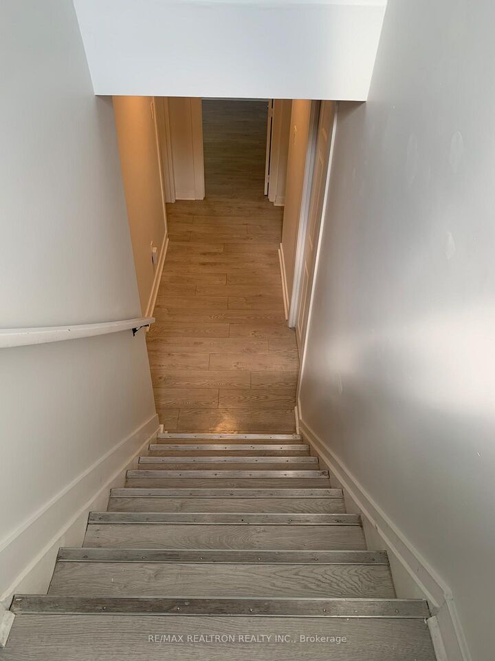 Property Photo:  44 Cynthia Court Unit 1  ON L4M 2X4 
