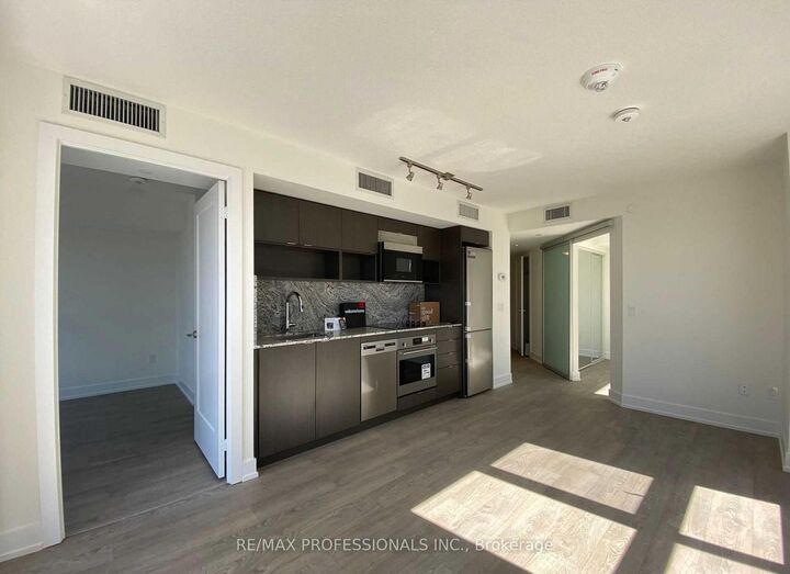 Property Photo:  9 Mabelle Avenue 2616  ON M9A 0E1 