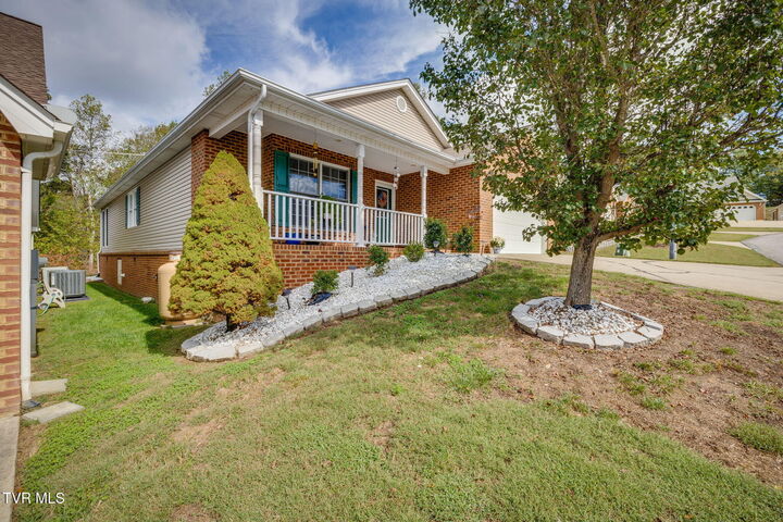 Property Photo:  675 Willowcrest Place  TN 37660 