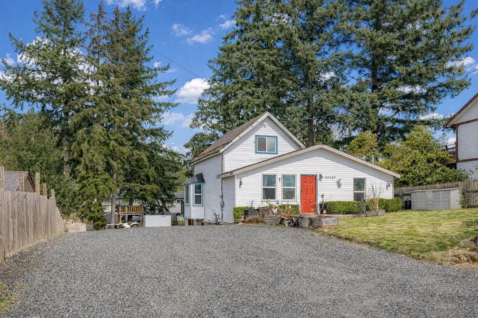 Property Photo:  34587 Ferguson Avenue  BC V2V 6P7 