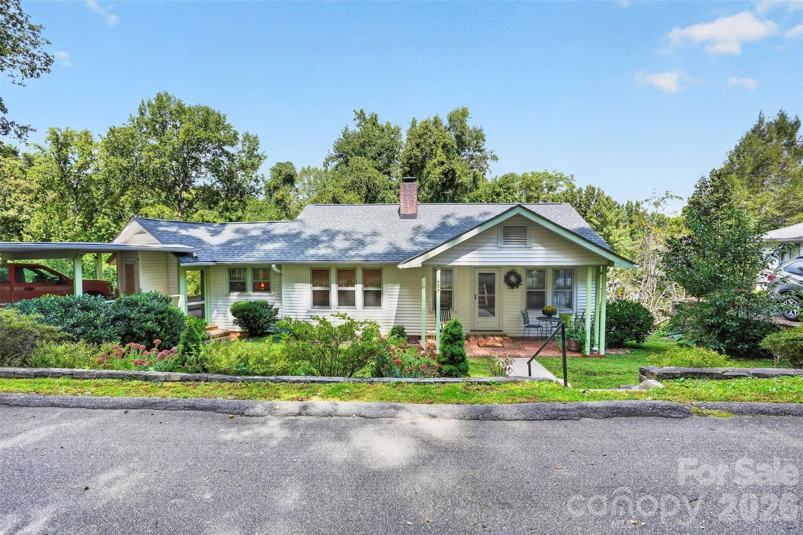 Property Photo:  409 Lockhart Road  NC 28782 