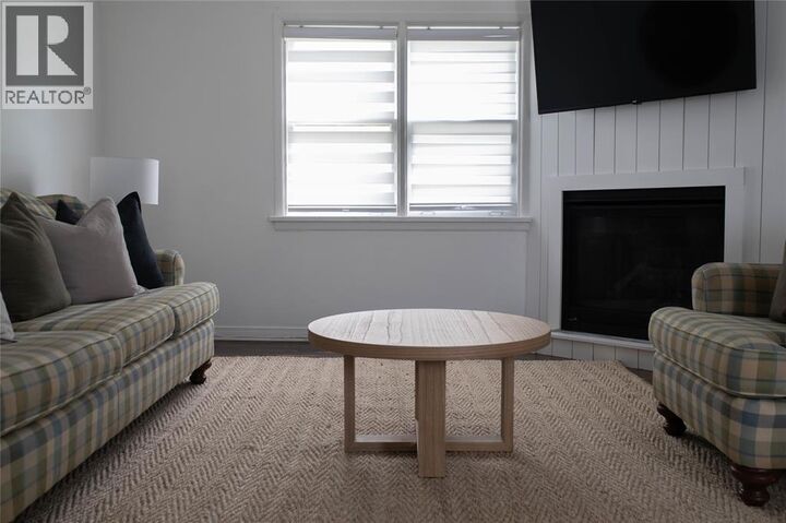 Photo de la propriété:  7424 Lakeshore Road  ON N0N 1J3 
