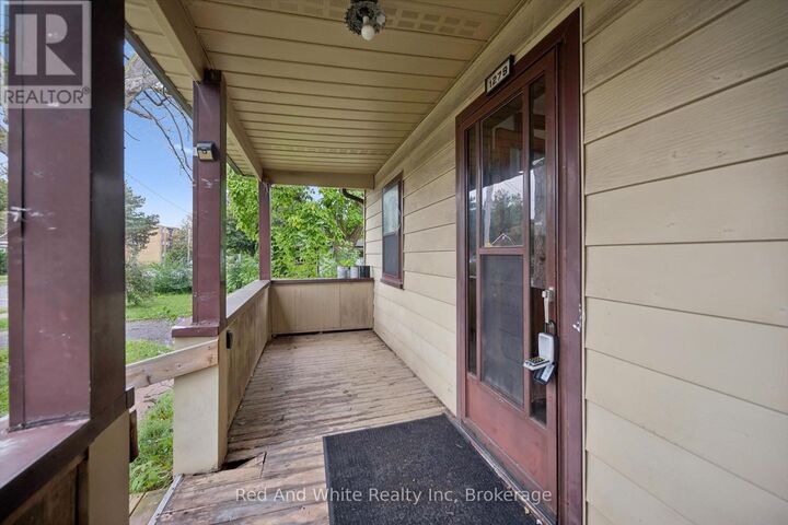 Property Photo:  1279 Hamilton Street  ON N3H 3G4 