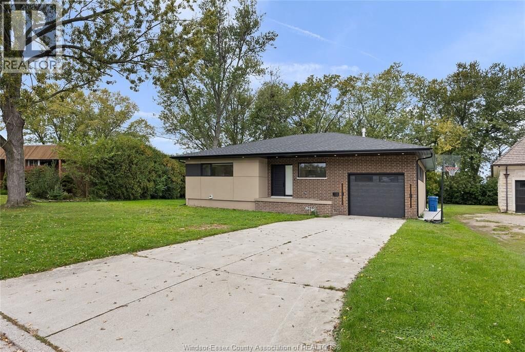 Property Photo:  4015 Roseland Drive East  ON N9G 1Y5 