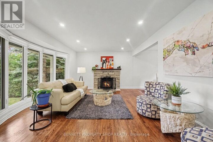 Property Photo:  1902 Featherston Drive  ON K1H 6P5 