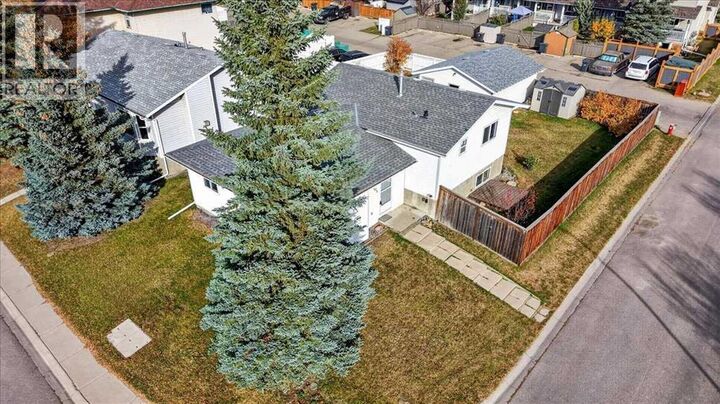 Property Photo: 616 18 Street Southeast AB T1V 1L7