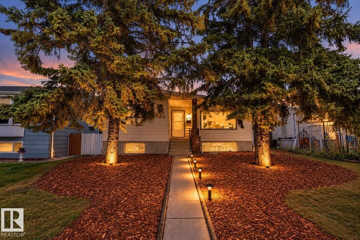 Property Photo:  8612 30 Avenue NW  AB T6K 2X7 
