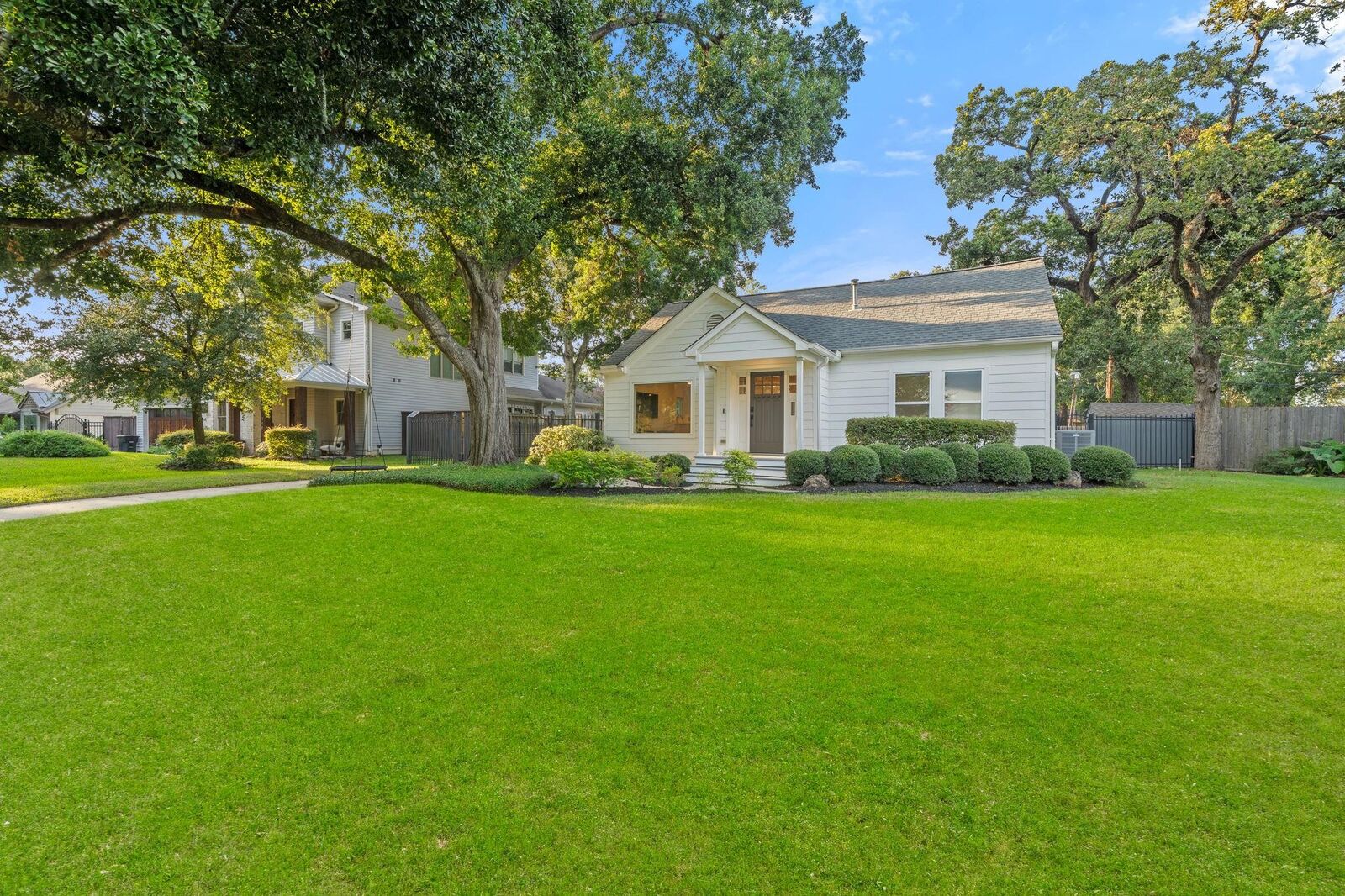 Property Photo:  742 W 42nd Street  TX 77018 