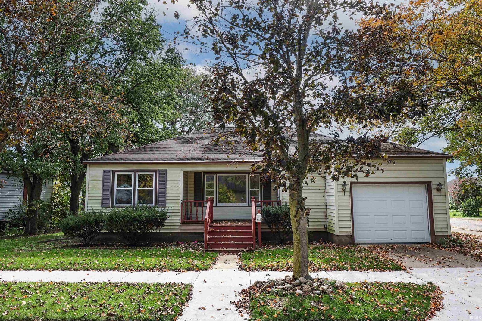 Property Photo:  308 W Mulberry Street  IN 46787-1261 