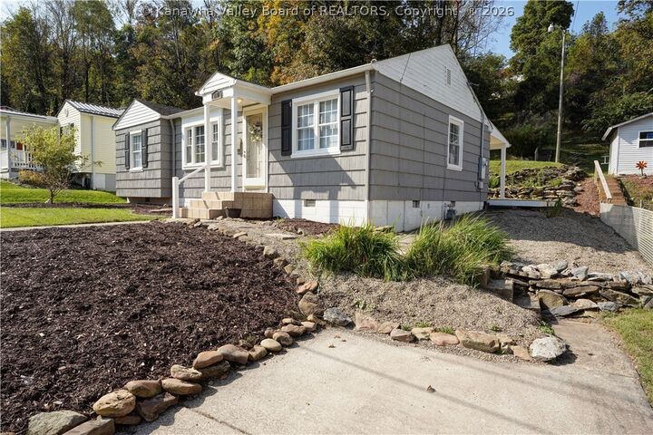 Property Photo:  1001 Dell Way  WV 25309 