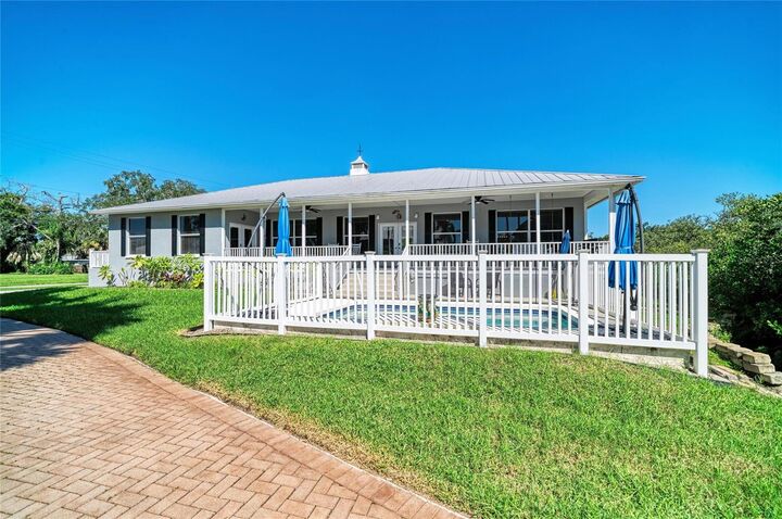 Property Photo: 310 13th Avenue W FL 34221