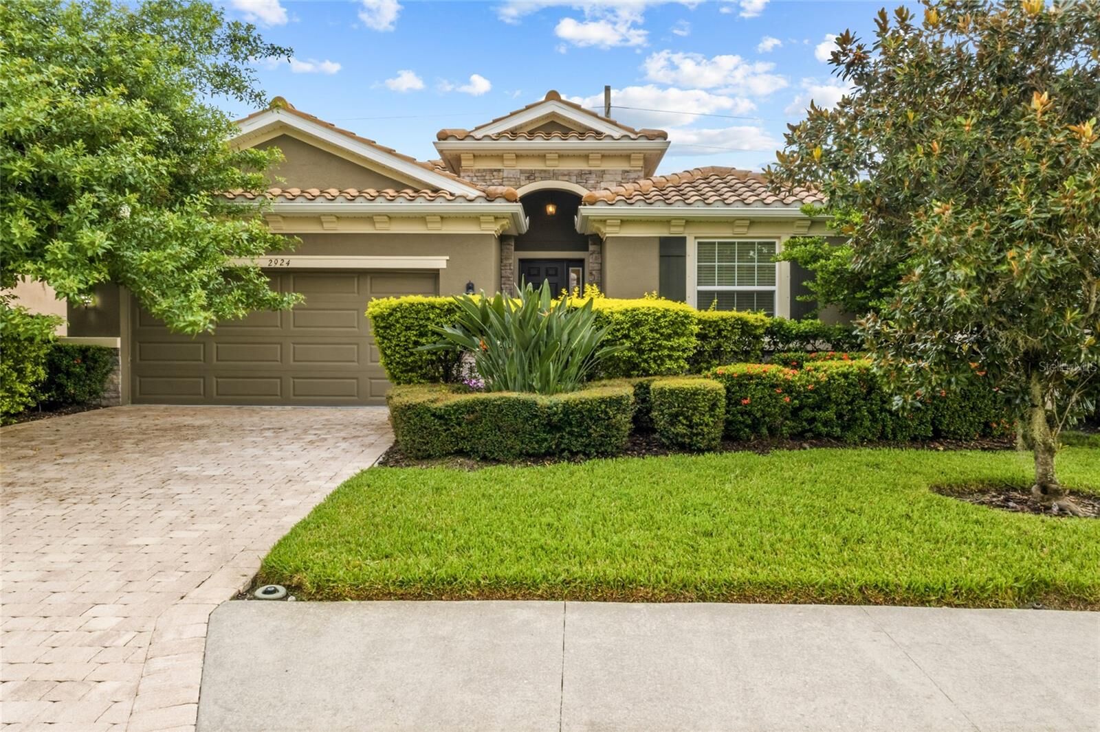 Property Photo:  2924 Oriole Drive  FL 34243 