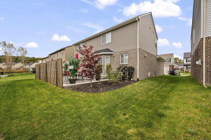 Property Photo:  1688 Maple Leaf Lane  MI 48198 