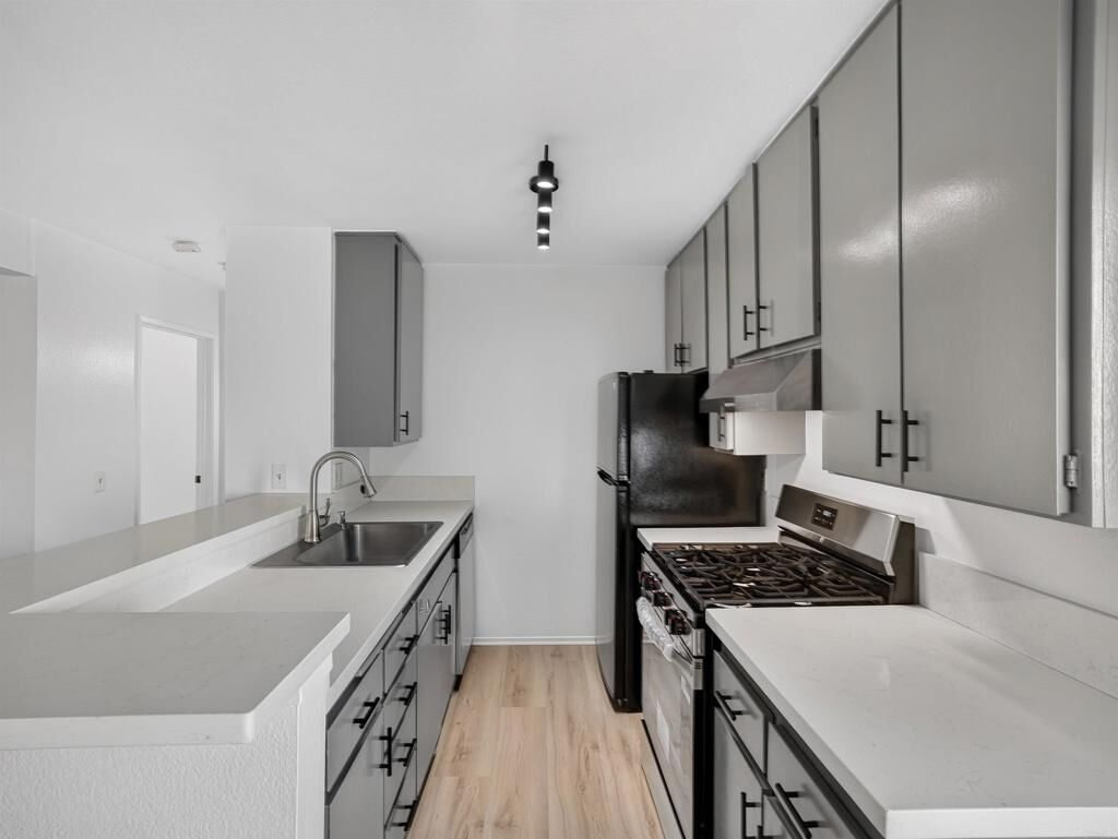 Property Photo:  15408 La Mirada Boulevard Cc101  CA 90638 