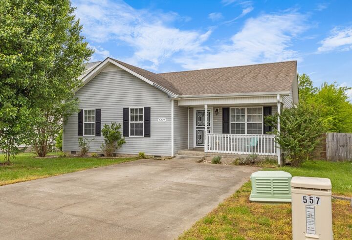 Property Photo: 557 Oakmont Dr TN 37042