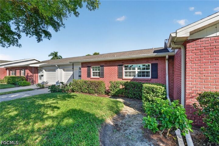 Property Photo:  1367 Bunker Way  FL 33919 