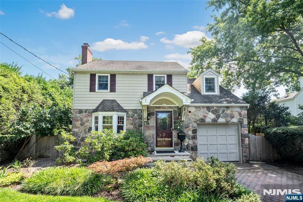 Property Photo:  251 Rose Court  NJ 07450 
