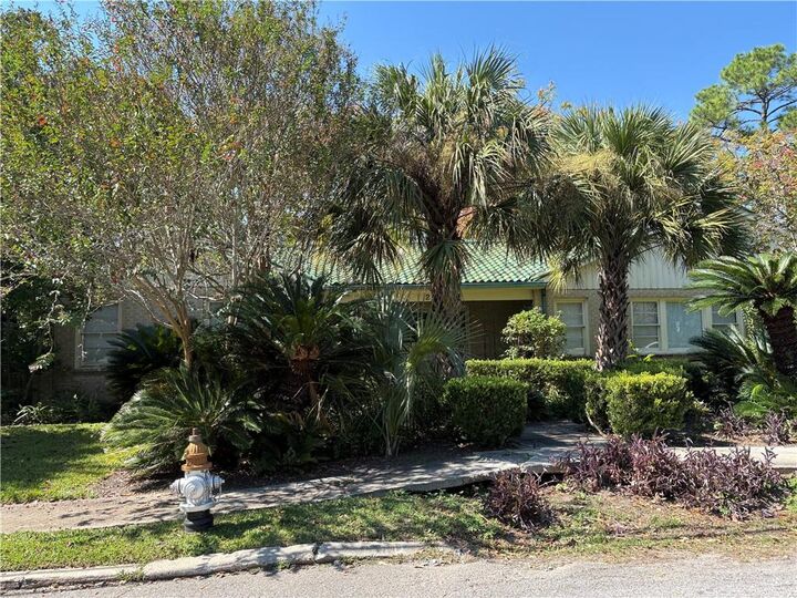 Property Photo:  2 Maryland Drive  LA 70124 