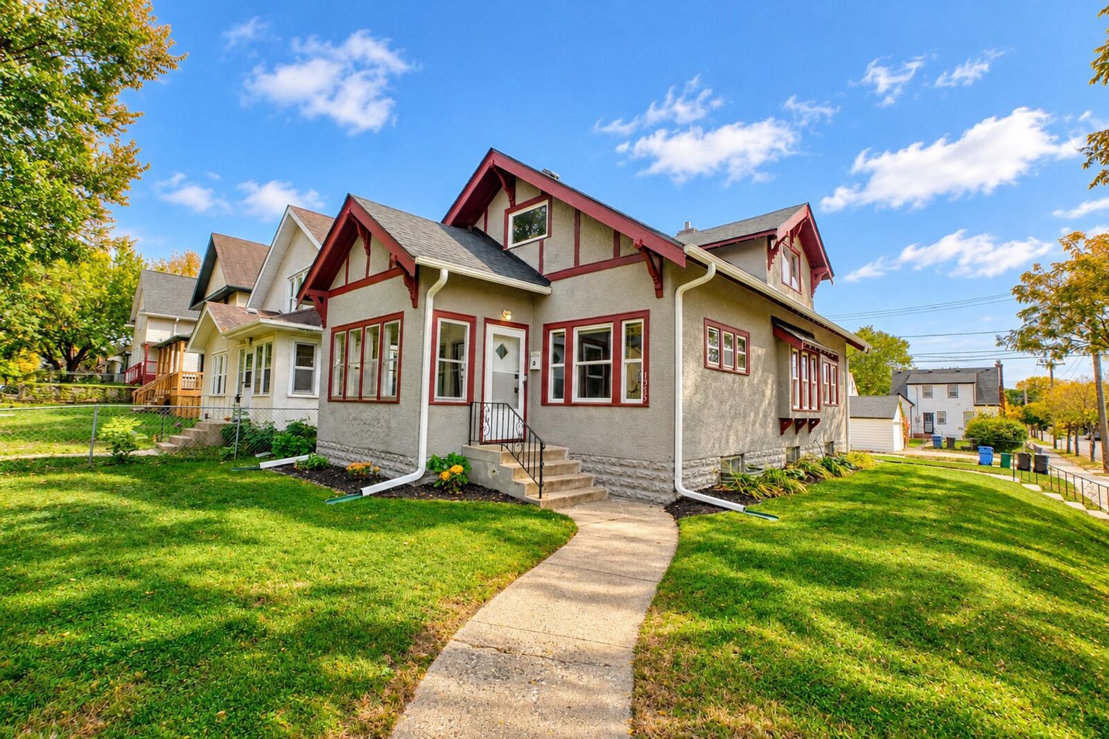 Property Photo:  1355 Upton Avenue N  MN 55411 