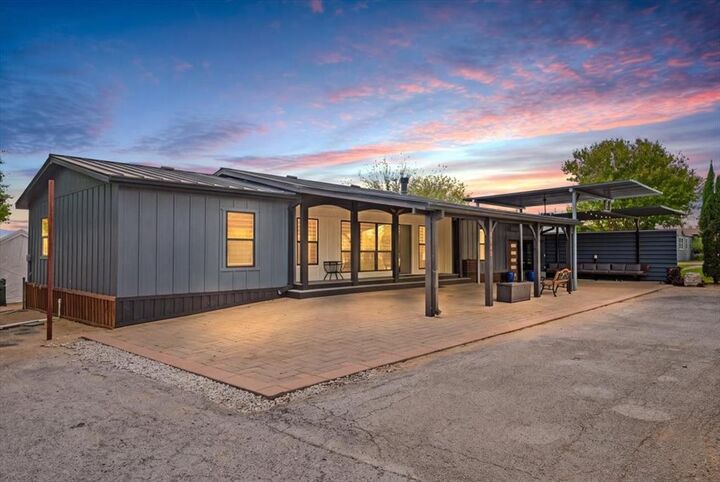 Photo de la propriété:  9048 Magnolia Blossom Trail  TX 76131 
