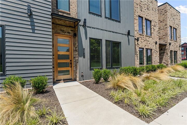 Property Photo:  4104 W Olive Street  AR 72756 