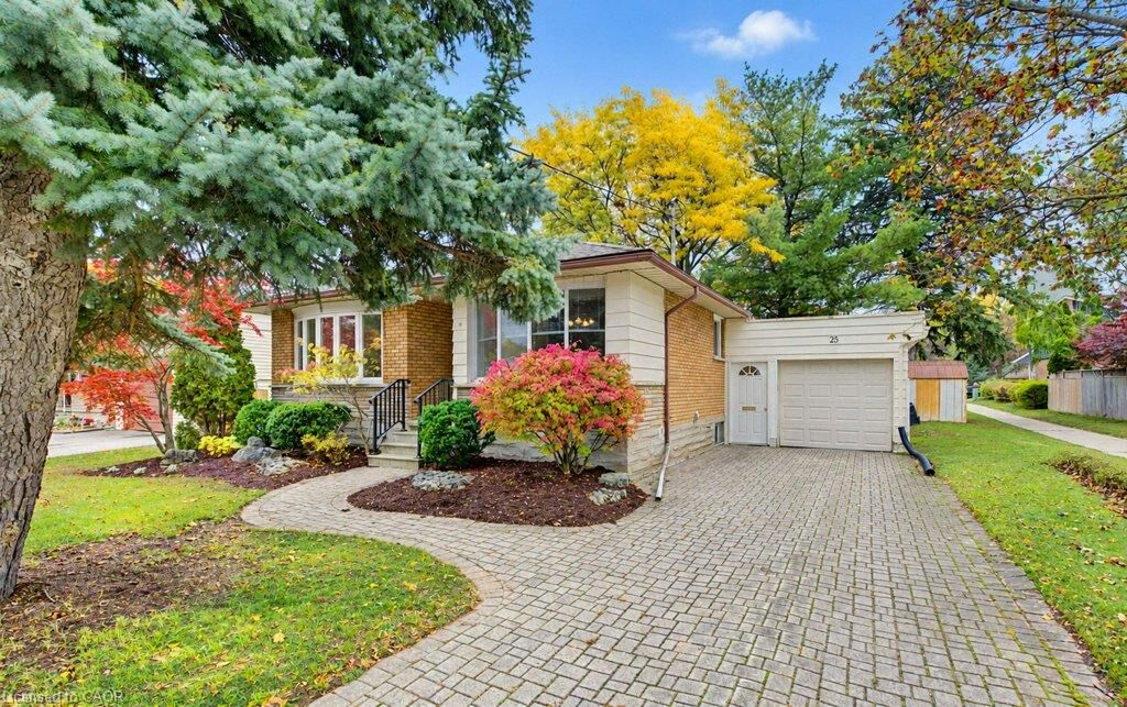 Property Photo:  25 Applewood Avenue  ON N2B 1V9 