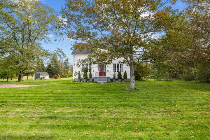 Property Photo:  490 South Drive  PE C1N 3Z4 